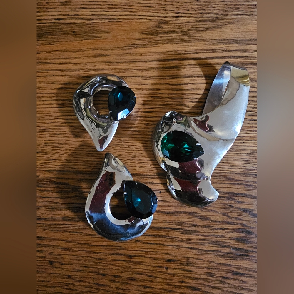 Silver Jewelry Set with Green Gemstones